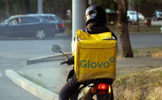 Glovo da un giro histórico a su modelo laboral: ¿es este el comienzo de un cambio positivo en el delivery?