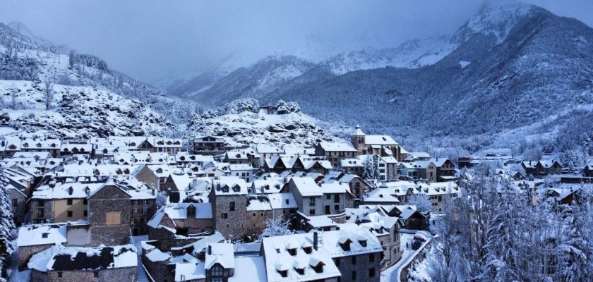 Escapadas invernales: descubre los pueblos más bonitos de España para desconectar y disfrutar de la calma