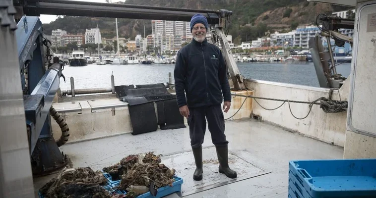 La pesadilla de los arrastreros en el Mediterráneo: la historia de Viñas y su lucha por el mar