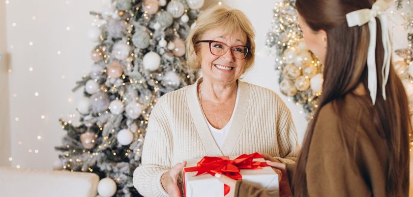 los mejores regalos de navidad para consentir a tu suegra y fortalecer vínculos familiares