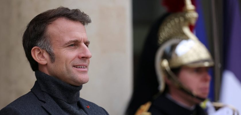 La encrucijada política de Francia: Emmanuel Macron y el desafío de un país sin gobierno