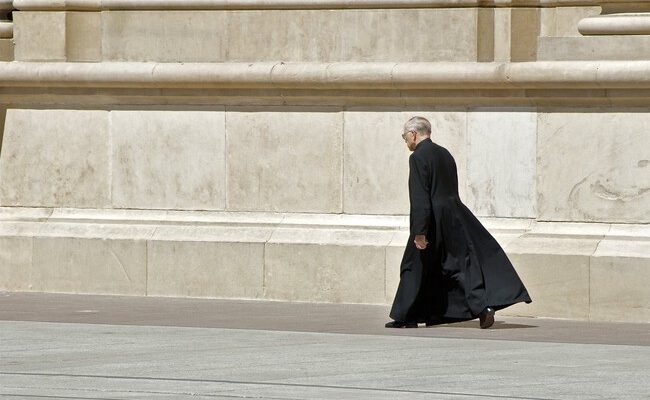 El Papa Francisco y el delicado futuro de las pensiones vaticanas: un llamamiento a la acción