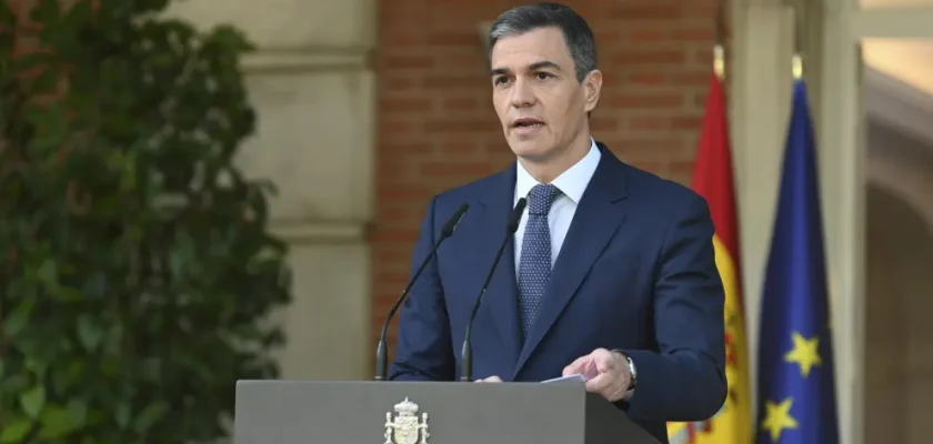 Pedro Sánchez presenta un ambicioso plan para conmemorar 50 años de democracia en España