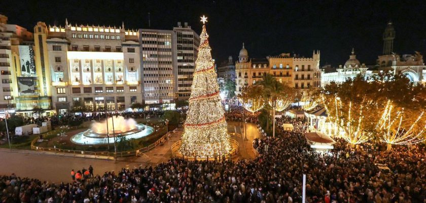 El esplendor de la navidad en valència: luces, sombras y la falta de empatía tras la tragedia