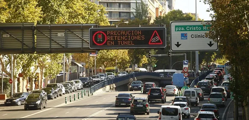 Madrid estudia flexibilizar restricciones de vehículos sin etiqueta ambiental en un contexto de mejora del aire