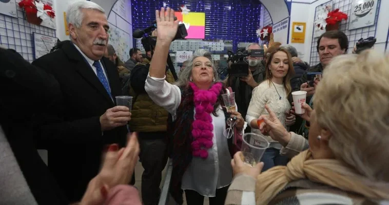 Chipiona celebra el segundo premio de la Lotería de Navidad 2024: un día de suerte y alegría en la costa