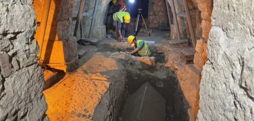 El descubrimiento del sarcófago de san Nicolás: un hallazgo arqueológico que podría cambiar nuestra historia navideña