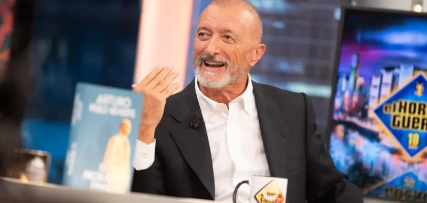 Reflexiones de Arturo Pérez-Reverte: la sabiduría de la incertidumbre en un mundo dividido