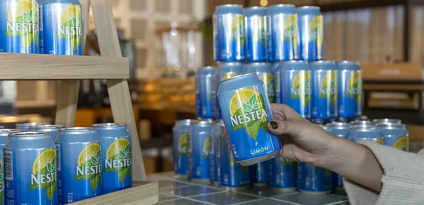 Nestlé y Damm se alían para producir Nestea: un cambio que refresca el mercado español