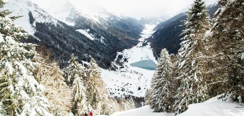 El irresistible atractivo de las estaciones de esquí en los Pirineos: secretos, novedades y anécdotas