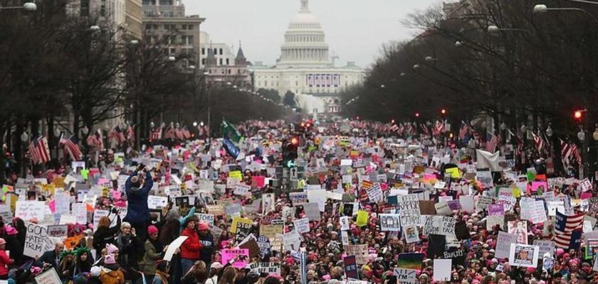 La nueva era de trump: entre pancartas silenciosas y un futuro incierto