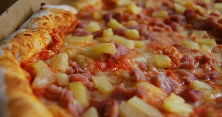 La pizza con piña: el dilema culinario que divide a una ciudad