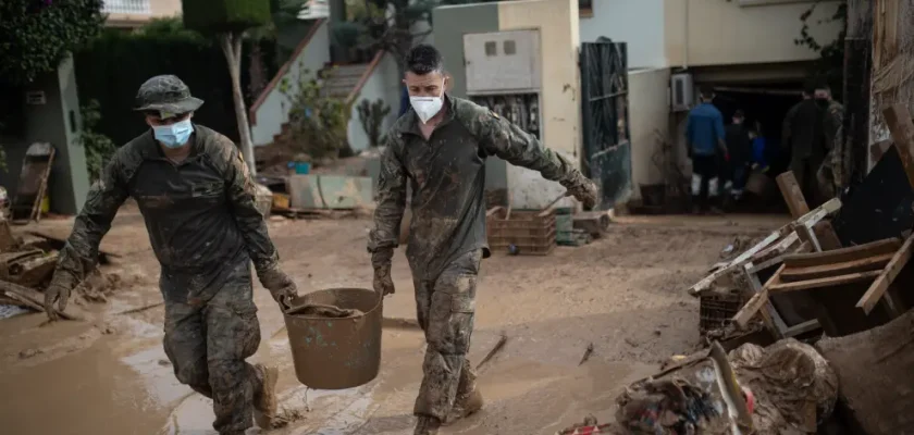 Denuncian contagios de sarna en militares tras catástrofe en Valencia: ¿qué está pasando?