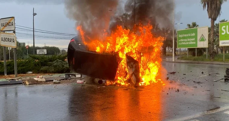 Accidente en Valencia: Rescate impresionante y atención de emergencia para los heridos