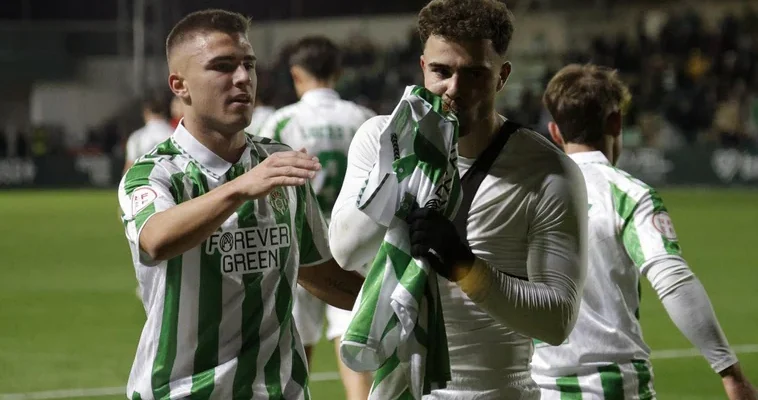 El futuro incierto de marcos fernández: ¿qué pasará con el delantero del betis?