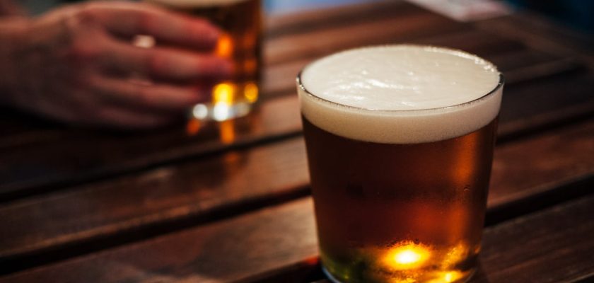 El arte del servicio de la cerveza: descubre cómo disfrutar al máximo con cada sorbo