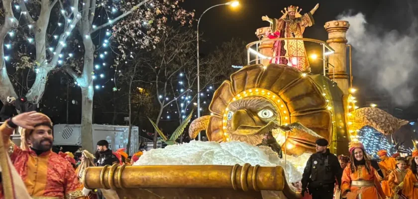 La mágica llegada de los Reyes Magos a Madrid: un evento lleno de ilusión y esperanza