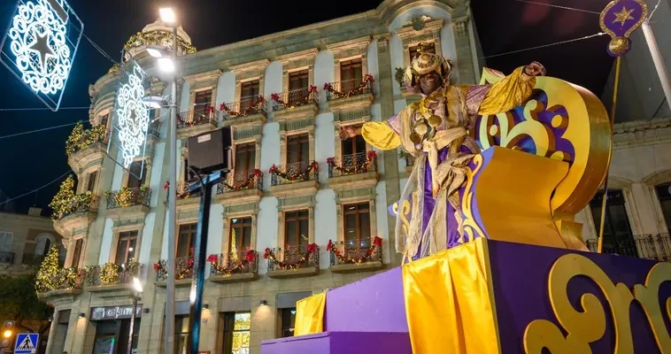 La mágica llegada de los Reyes Magos a Almería: un desfile lleno de ilusión y tradición