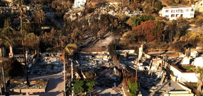 Donald Trump visita áreas devastadas por incendios en California: ¿una oportunidad de reconciliación?