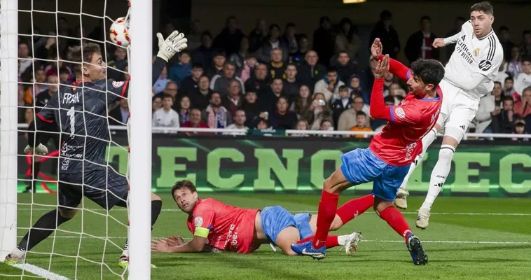 El espectáculo del fútbol: Real Madrid arrasa a la Deportiva Minera en un encuentro inolvidable