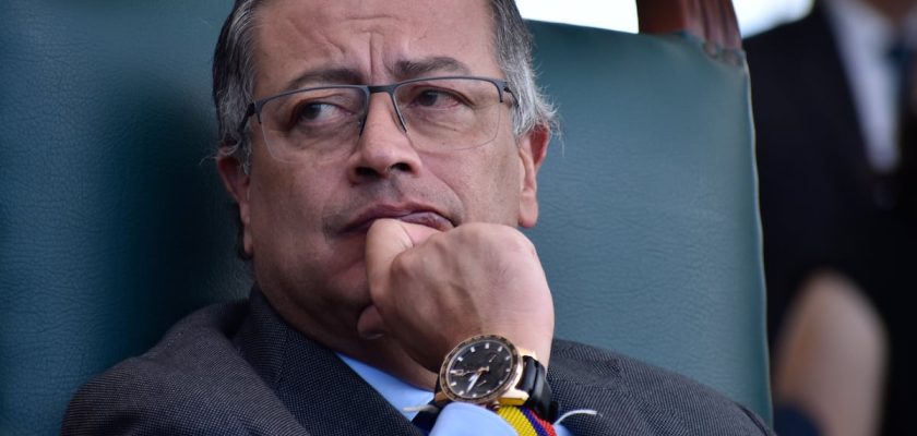 La escalofriante tensión entre EE. UU. y Colombia: aranceles, vuelos y dignidad humana en el horizonte