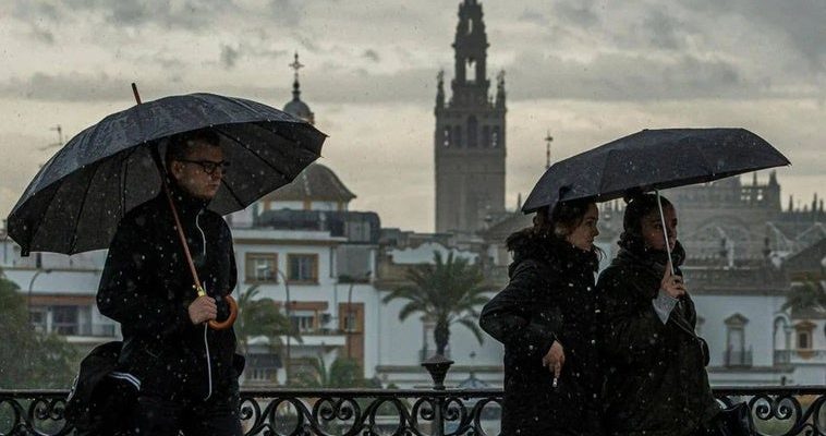 El clima incierto de Sevilla: cómo las lluvias afectarán tu semana y tus planes