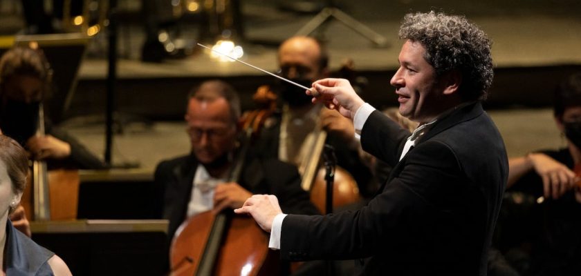 Gustavo Dudamel lidera concierto solidario en València: música para la recuperación tras la dana