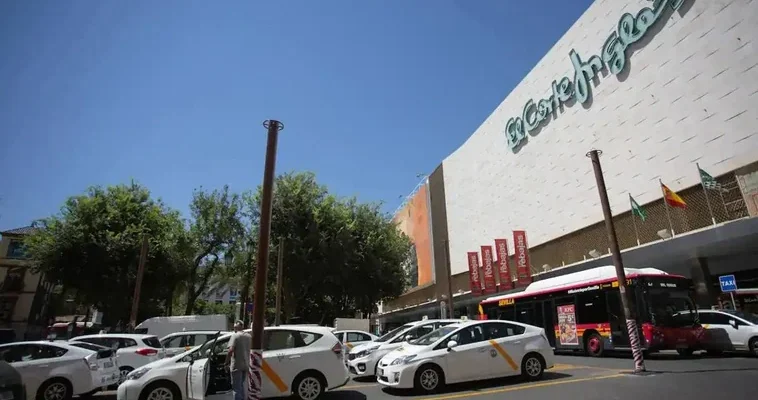 el corte inglés extiende sus horarios para las rebajas: ¿una estrategia eficiente para atraer clientes?