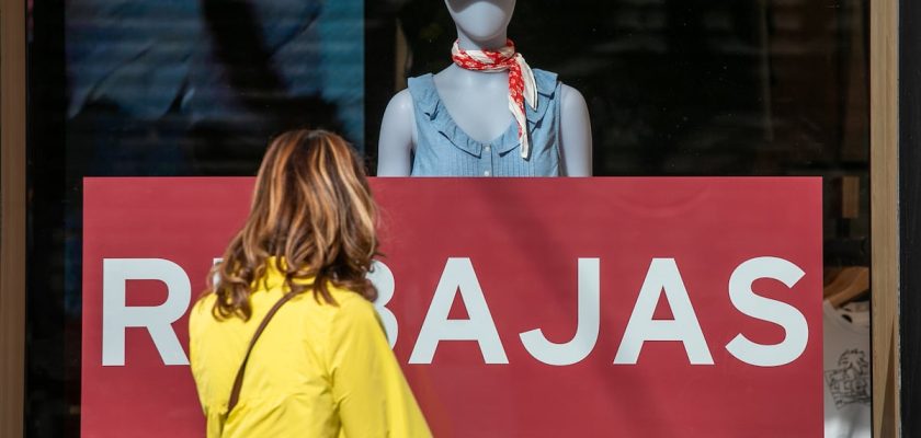 Las rebajas fantasma: cómo las estrategias engañosas perjudican a consumidores y comerciantes