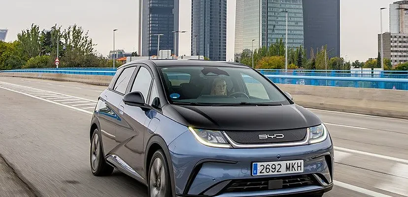 Crisis en el mercado automotriz español: Consecuencias de la eliminación de ayudas a la compra de coches eléctricos