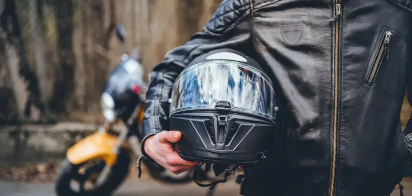 Seguridad en moto: cómo protegerse adecuadamente en las carreteras de España durante el invierno