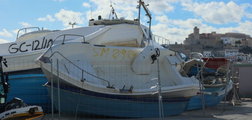 Ibiza en invierno: un refugio inesperado entre la niebla del turismo y la realidad social