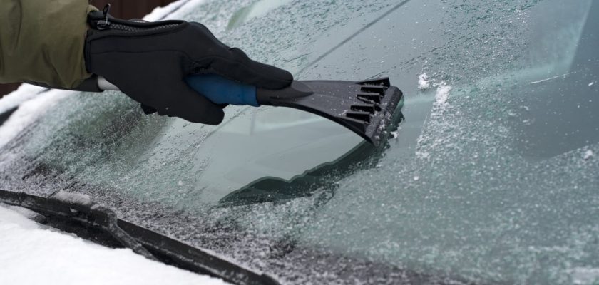 Cómo evitar el hielo en el parabrisas: estrategias eficaces y productos esenciales para los días fríos