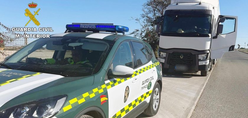 Impactante incidente en la carretera: camionero circula 5 kilómetros en sentido contrario en La Manga