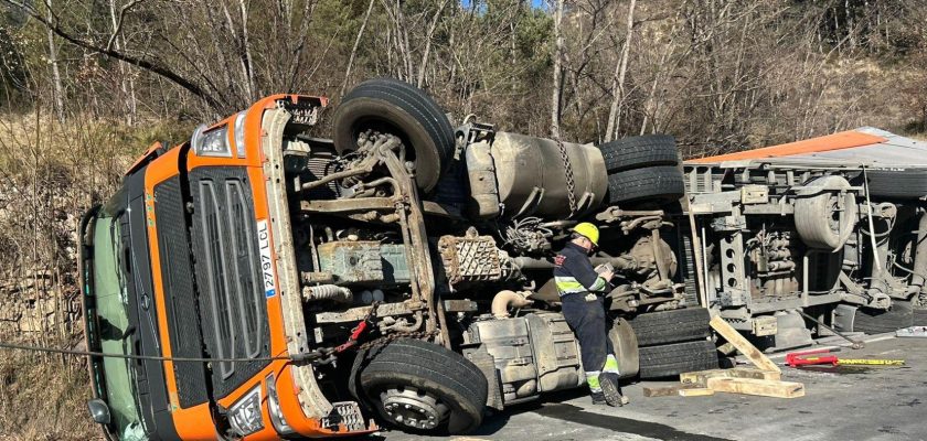 Accidente en la N-230: vuelco de camión provoca caos y reflexiones sobre la seguridad vial