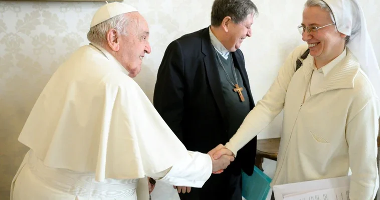 Un hito en la historia del Vaticano: la primera mujer al frente del dicasterio de la vida y la familia