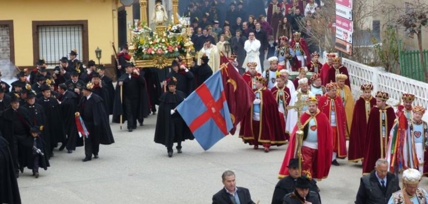 Fiestas de moros y cristianos en valera de abajo: una tradición que evoluciona