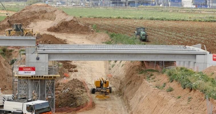 El lento viaje del metro de Sevilla: entre esperas y expectativas