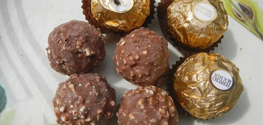 El misterioso arte de abrir Ferrero Rocher: ¿es hora de cambiar el método tradicional?