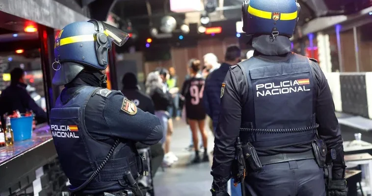 Desenmascarando la inseguridad nocturna: el impacto de la violencia en discotecas latinas en Sevilla