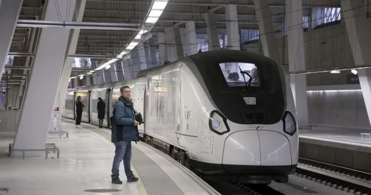 la encrucijada de talgo y renfe: sanciones, retrasos y el futuro del transporte ferroviario