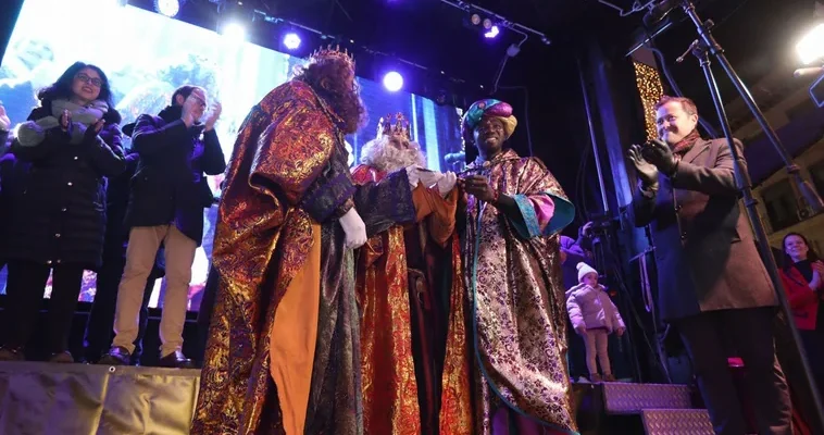 Espectacular cabalgata de reyes en Toledo: tradición, innovación y caramelos para todos