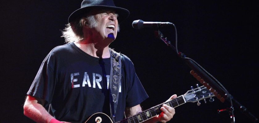 Neil Young sorprende con su repentino regreso a Glastonbury 2025: ¿por qué la música nunca deja de darnos sorpresas?