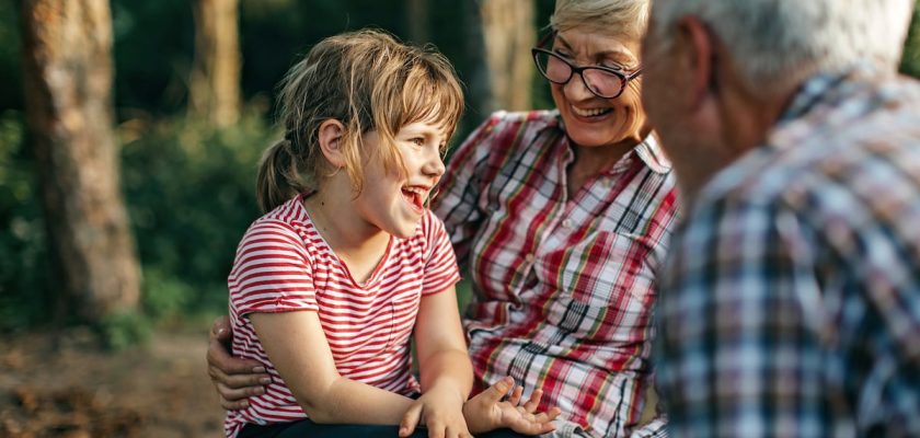 La gramnesia: el curioso olvido de los abuelos sobre la crianza de los niños