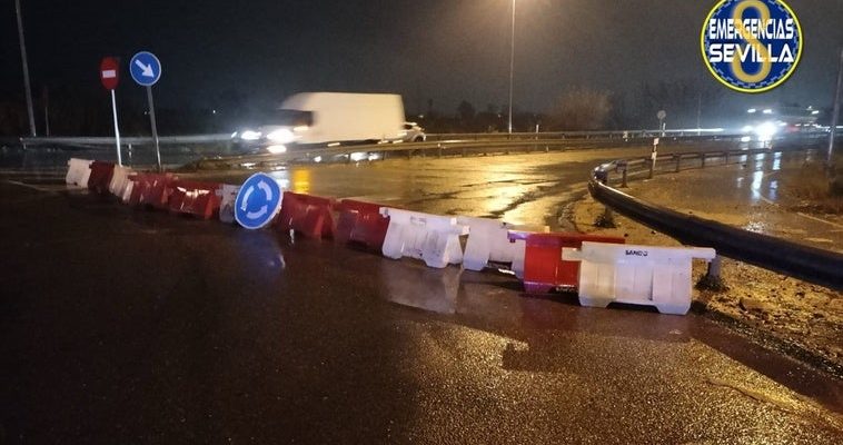 Sevilla en alerta: lluvias afectan el tráfico y actividades al aire libre