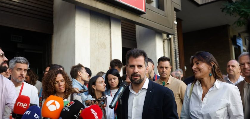 La transformación política en Castilla y León: adiós a la era Tudanca y la llegada de Carlos Martínez