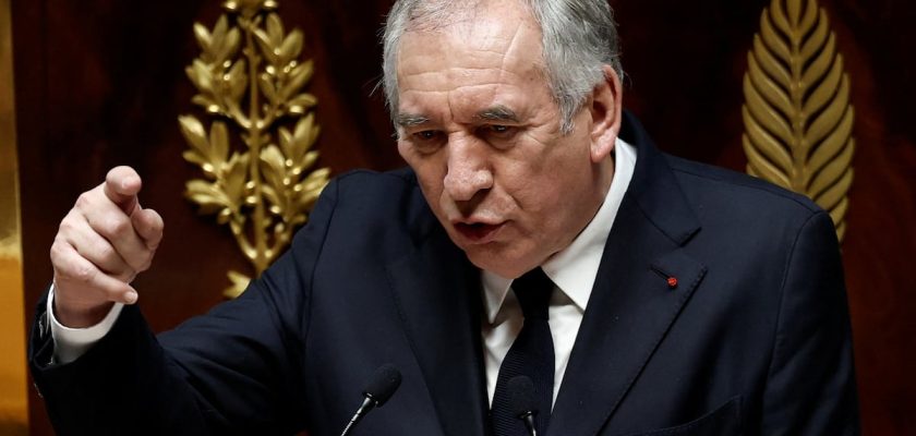 François Bayrou y el desafío de liderazgo en un parlamento francés polarizado