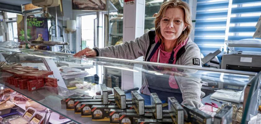 La gradual recuperación de paiporta y catarroja tras las devastadoras inundaciones: un camino hacia la esperanza