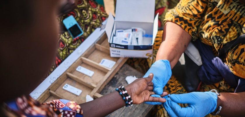 La sorprendente erradicación de la enfermedad del sueño en Guinea: un logro histórico de salud pública