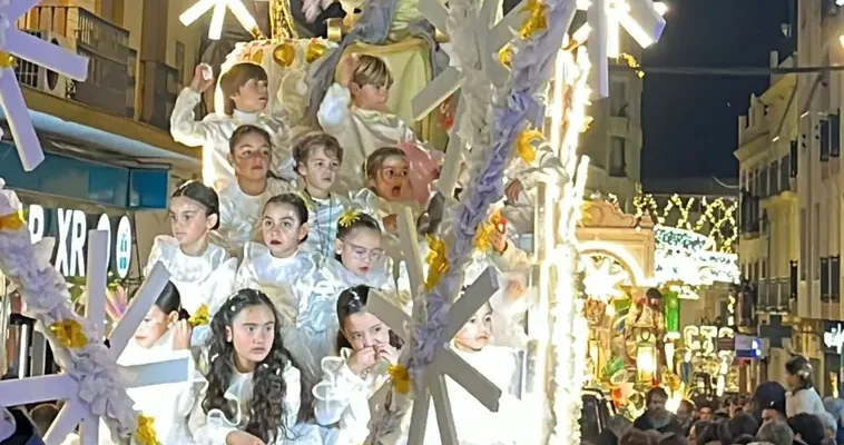 La magia de la cabalgata de Reyes en España: tradición, alegría y un toque de solidaridad